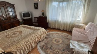 Appartement à louer à Cluj, près de l’Université de Médecine et Pharmacie, rue Pasteur, avec 1 chambre et salon Video