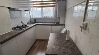 For rent apartment in Cluj, near the University of Medicine and Pharmacy, with 2 bedrooms, living-room and kitchen, on Republicii stree Video