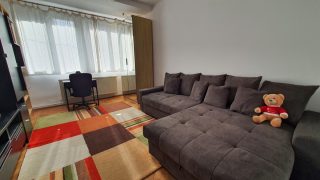 For rent, in Cluj-Napoca, apartment located in the center, near the University of Medicine and Pharmacy, the Faculty of Business and the Faculty of Letters, with living-room, bedroom and kitchen Video