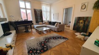 For rent, in Cluj-Napoca, centrally located apartment, near the University of Medicine and Pharmacy and the Faculty of Political Sciences, with living room, bedroom and kitchen Video