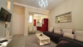 Apartment for rent in the central area of Cluj-Napoca, near the University of Medicine and Pharmacy, composed of 2 bedrooms, living-room, 2 bathrooms, balcony Video