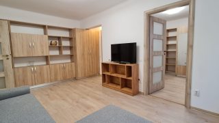 For rent a renovated apartment in the central area of Cluj-Napoca, 5 minutes walk from the University of Medicine and Pharmacy, Petru Maior street, with living-room and bedroom Video