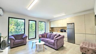 Appartement de Luxe à louer à Cluj-Napoca, à deux minutes à pied de l’Université de Médecine et Pharmacie, comprenant deux chambres, un salon, deux salles de bain et deux balcons Video
