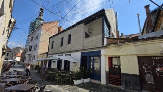 (réservé) Appartement fraîchement rénové à louer à Cluj-Napoca, zone historique centrale, près de l’Université de Médecine et Pharmacie, avec 2 chambres et un salon Video