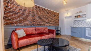 Appartement luxeuse à louer à Cluj-Napoca, zone centrale, rue Avram Iancu, situé à 5 minutes à pied de l’Université de Médecine et de Pharmacie, avec chambre et salon Video