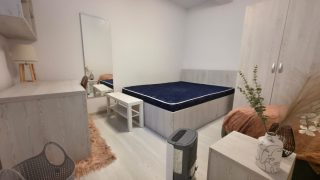 For rent a renovated apartment in the semi-central area of Cluj-Napoca, 3 minutes walk from the University of Medicine and Pharmacy, Porumbescu street, with kitchen and bedroom Video