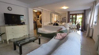 HASDEU RESIDENCE: a cozy apartment for rent in Cluj-Napoca, near the University of Medicine and Pharmacy and the University of Agricultural Sciences and Veterinary Medicine, consisting of a large, bright living-room with kitchen, a large bedroom, two bathrooms and a private garden Video