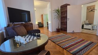 A modern apartment for rent in Cluj-Napoca, central area, located 15 minutes walk from the University of Medicine and Pharmacy, with bedroom, living-room, kitchen, garden and 2 bathrooms Video