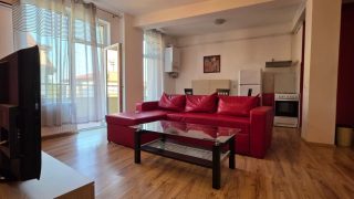 For rent an apartment in Cluj-Napoca, a 15-minute walk from the University of Medicine and Pharmacy, consisting of 2 bedrooms, a living room, a bathroom and a generous terrace Video