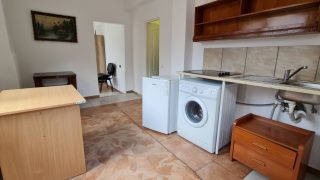 CHEAP APARTMENTS: apartment for rent in the center of Cluj-Napoca, 5 minutes walk from the University of Medicine and Pharmacy and 5 minutes walk from the University of Agricultural Sciences and Veterinary Medicine, consisting of a kitchen, bedroom and a bathroom Video