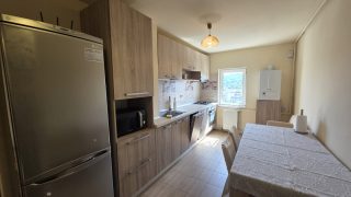Appartement à louer à Cluj-Napoca, à 5 minutes à pied de l&rsquo;Université de médecine vétérinaire et des sciences agricoles (USAMV), comprenant 3 (ou 2) chambres et un séjour. Video