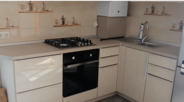 Apartment for rent in Cluj-Napoca, in the center of the city, close to the University Babeș-Bolyai, Faculty of Letters and Faculty of Business, 2 bedrooms, living room with kitchen. Video