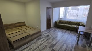 One bedroom apartment for rent in Cluj-Napoca, 5 minutes by feet to the University of Agricultural Sciences and Veterinary Medicine, consisting of kitchen, room and bathroom Video