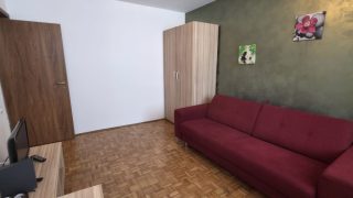For rent an apartment near the University of Medicine and Pharmacy, Motilor street no. 1, consisting of 1 bedroom, 1 livingroom, kitchen, bathroom Video