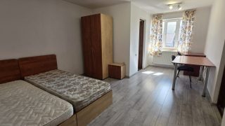 Studio à louer Cluj-Napoca, en plein centre-ville, à 10 minutes à pied de l&rsquo;Université de Médecine et de Pharmacie et à 10 minutes à pied de l&rsquo;Université des Sciences Agricoles et de Médecine Vétérinaire Video