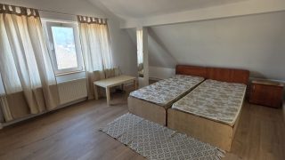 Studio à louer à Cluj-Napoca, en plein centre-ville, à 10 minutes à pied de l’Université de Médecine et de Pharmacie et à 10 minutes à pied de l’Université des Sciences Agricoles et de Médecine Vétérinaire. Video