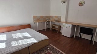 APPARTEMENTS PAS CHERS : studio à louer en plein centre de Cluj-Napoca, à 5 minutes à pied de la faculté de médecine et de pharmacie et à 5 minutes à pied de l&rsquo;université des sciences agronomiques et vétérinaires. Video
