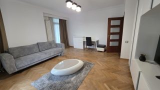 Luxury apartment for rent in Cluj-Napoca, on Calea Mănăștur street, near the Veterinary Medicine University, living room and bedroom Video